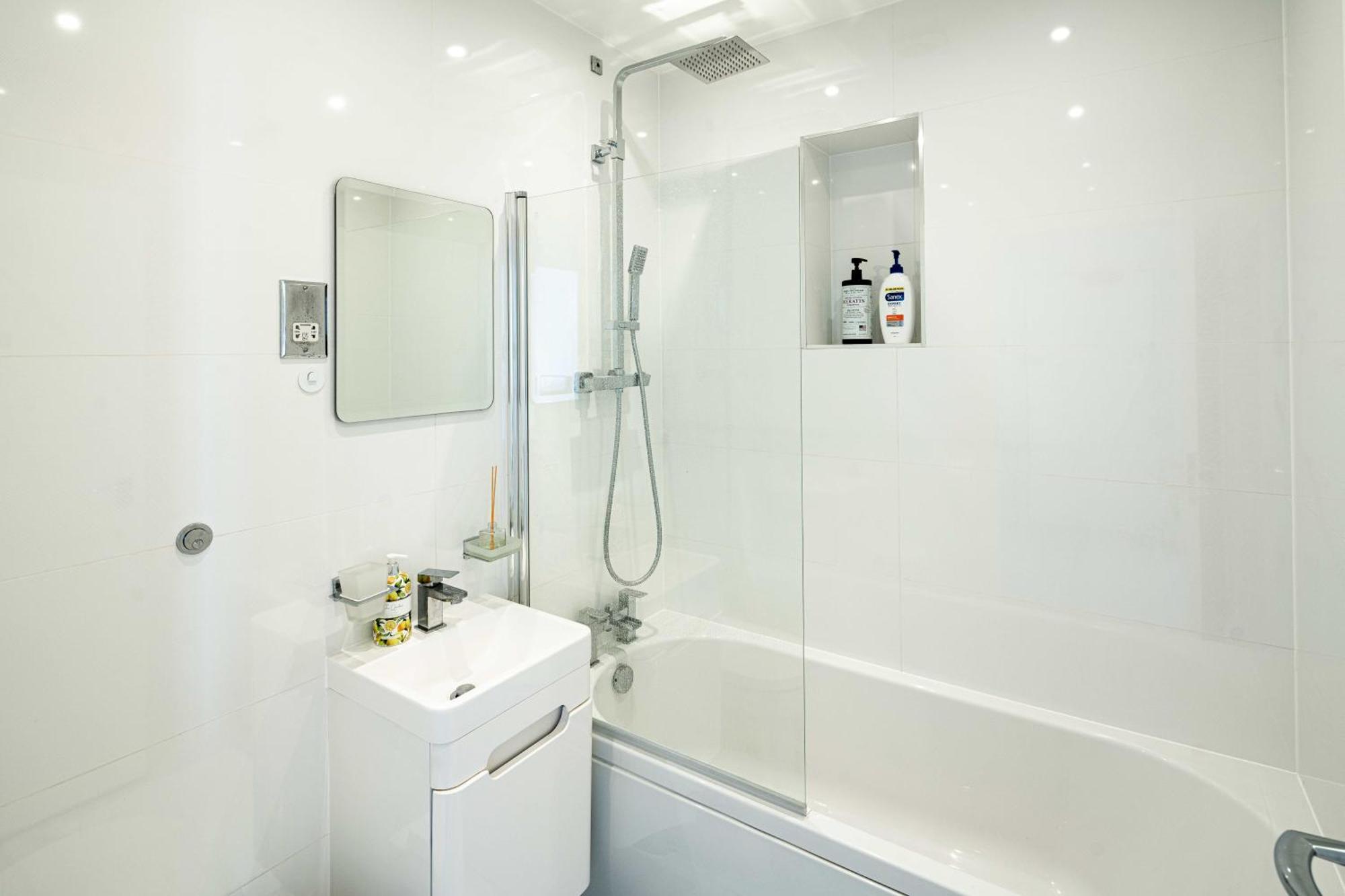 Charming Newly Refurb 2-Bed 2-Bath Whole Apartment Near Hyde Park & Kensington, Prime Paddington Location Zone 1 Londres Exterior foto